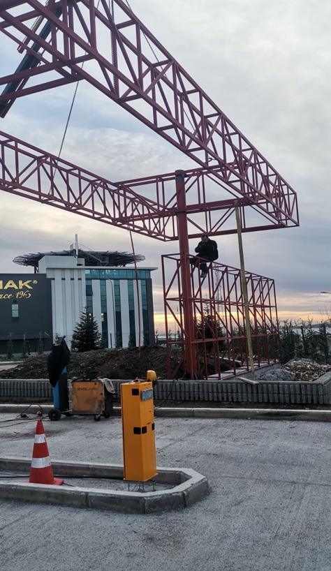 Steel structure for the entrance canopy